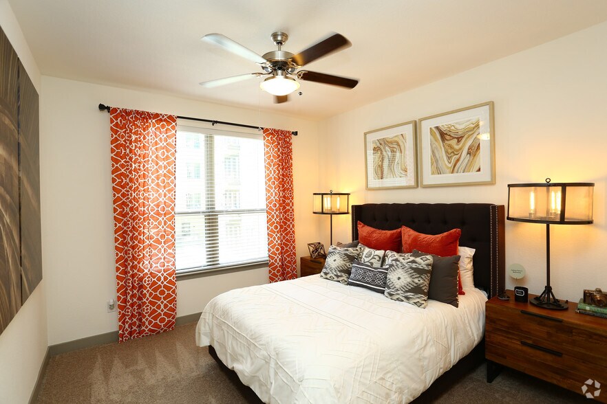 More Photos Of 403 E Koenig Ln, Austin Apartments For Lease