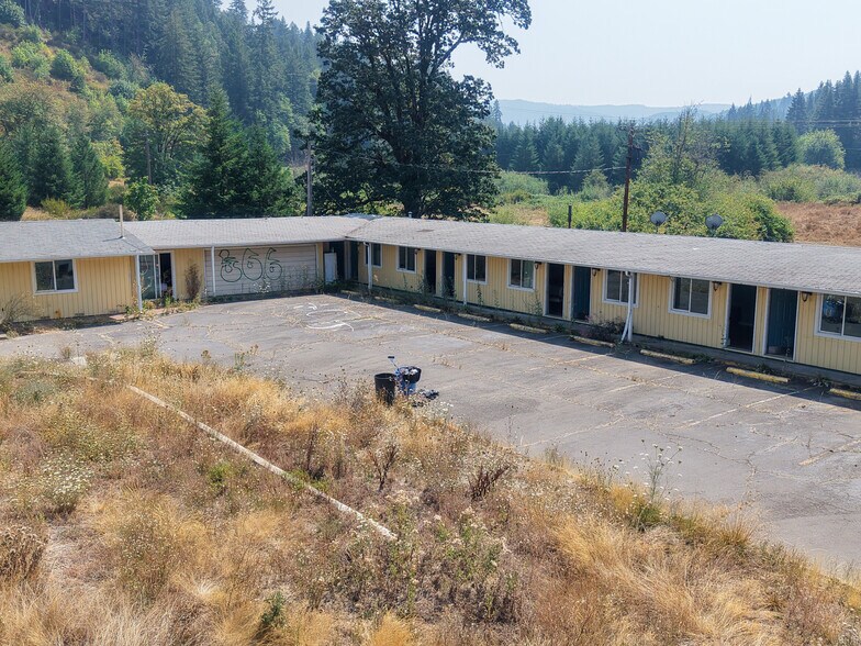 More Photos Of 455 Bear Creek Rd, Cottage Grove Hotel For Sale
