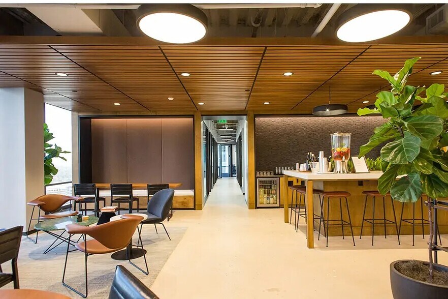 More Photos Of 101 S Tryon St, Charlotte Coworking Space