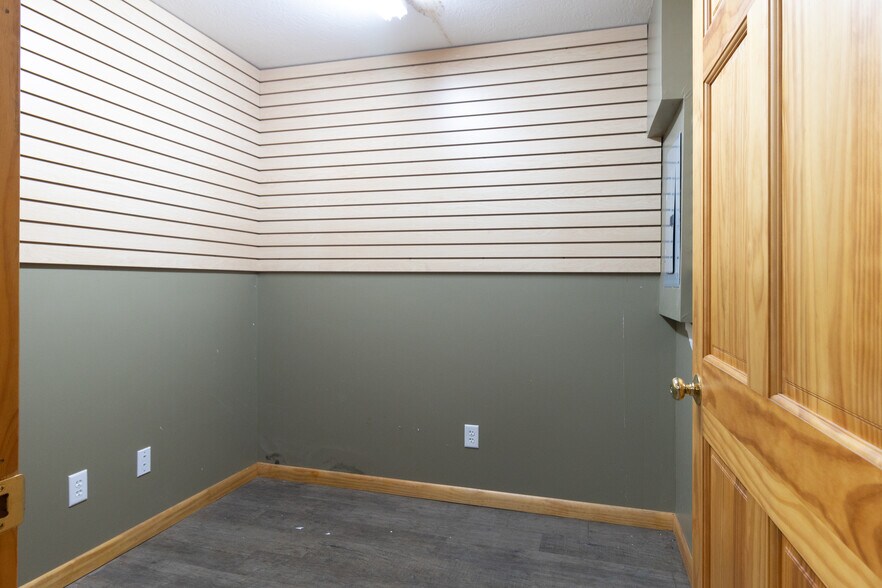 More Photos Of 90 Stonecoal Rd, Horner Freestanding For Lease