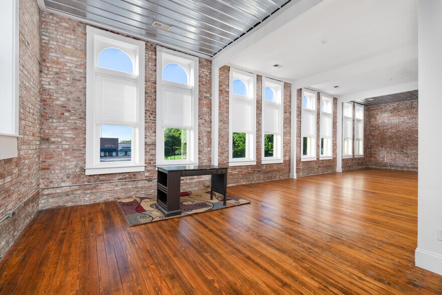 More Photos Of 107-109 W Pleasant Ave, Covington Loft Creative Space For Sale
