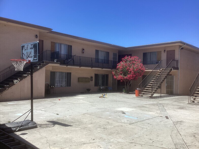 More Photos Of 1426 Minnie St, Santa Ana Apartments For Sale