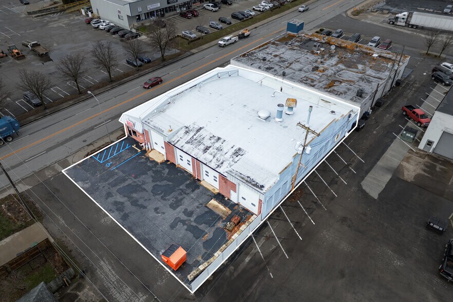 More Photos Of 1441 Central Ave, Columbus Auto Repair For Lease