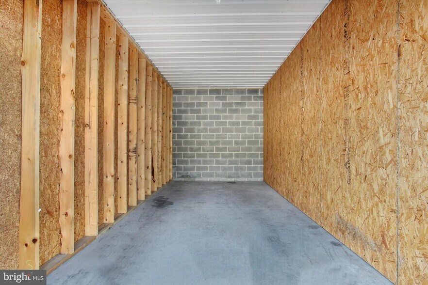 More Photos Of 370 Sheridan st, York Specialty For Sale