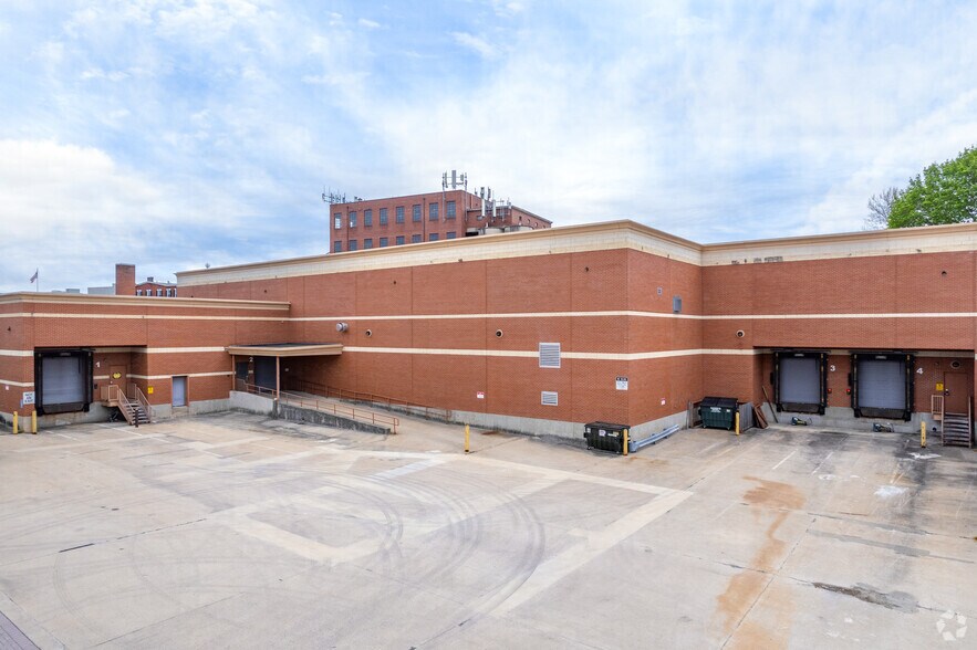 More Photos Of 1 E Main St, Ephrata Warehouse For Lease