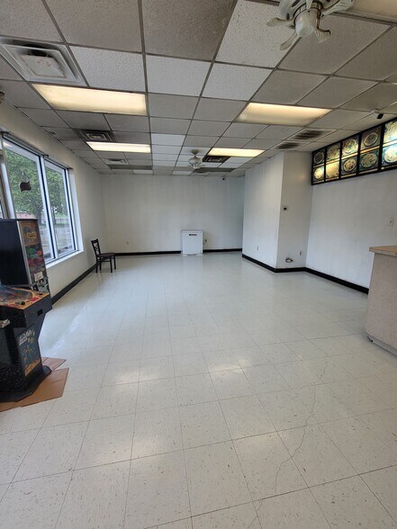 More Photos Of 3333 Louisa St, Catlettsburg Freestanding For Lease