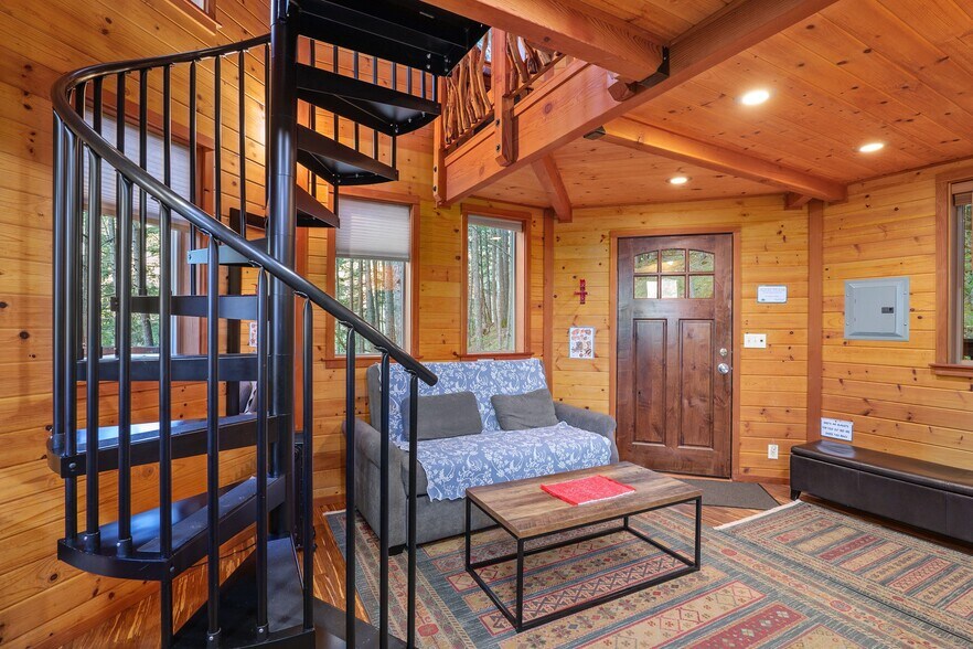 More Photos Of 3305 Dick George Rd, Cave Junction Hospitality For Sale