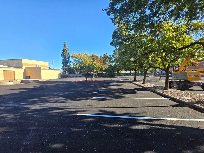 More Photos Of 911 Merchant St, Vacaville Freestanding For Lease