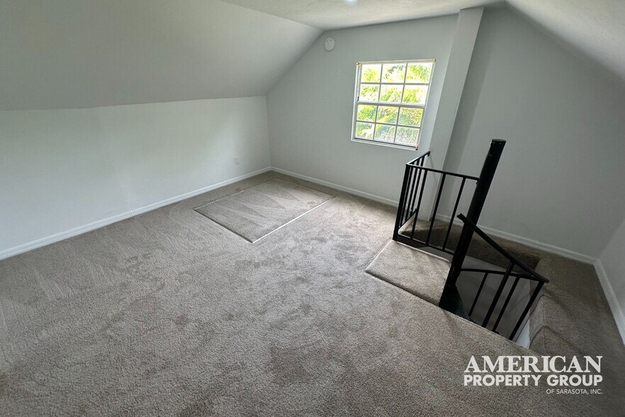 More Photos Of 7733-7739 Holiday Dr, Sarasota Loft Creative Space For Sale