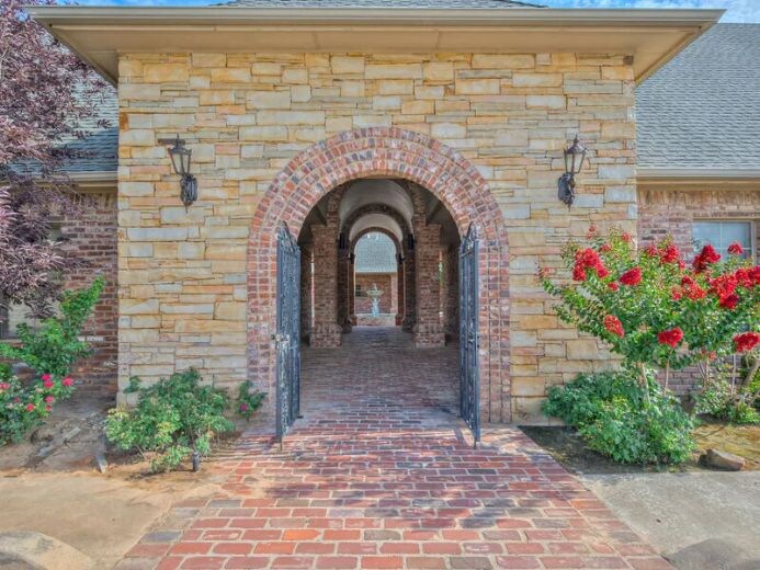 More Photos Of 1218 E 9th St, Edmond Medical For Lease