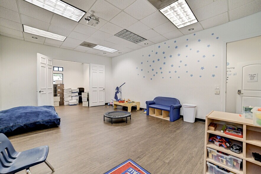 More Photos Of 2515 Cordes Dr, Sugar Land General Retail For Sale