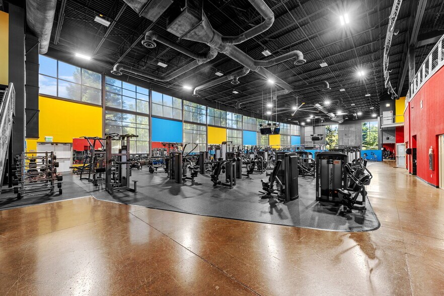 More Photos Of 1900 Del Paso Rd, Sacramento Health Club For Lease