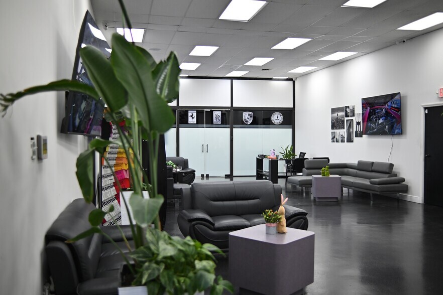 More Photos Of 4200-4250 NW 72nd Ave, Miami Warehouse For Lease