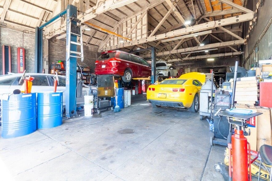 More Photos Of 11719 Victory Blvd, North Hollywood Storefront For Sale