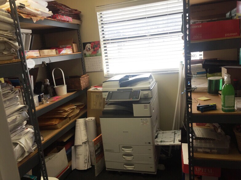 More Photos Of 8109 E Dr Martin Luther King Jr Blvd, Tampa Office For Sale