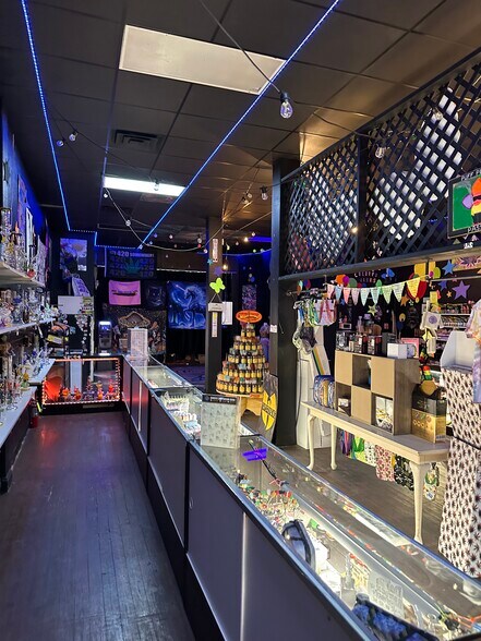 More Photos Of 420 S Campbell Ave, Springfield Storefront Retail Residential For Sale