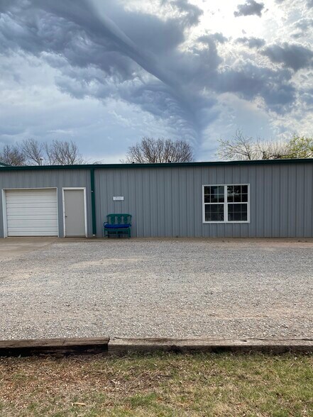 More Photos Of 6701 NW 178th St, Edmond Flex For Sale