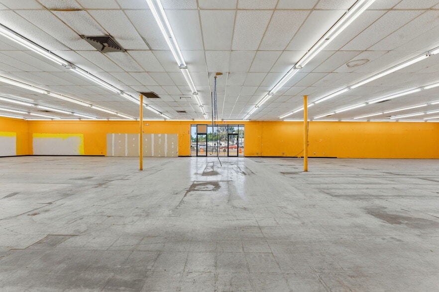 More Photos Of 4801 66th St N, Kenneth City General Retail For Sale
