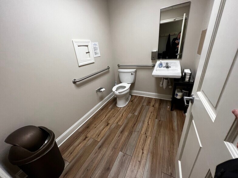 More Photos Of 1258 Mann Dr, Matthews Medical For Sale