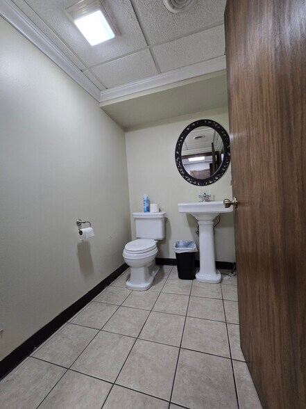More Photos Of 9721 Prairie Ave, Highland Medical For Sale