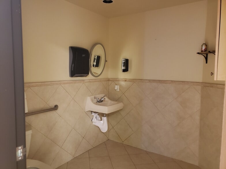 More Photos Of 2461 W Horizon Ridge Pky, Henderson Medical For Lease