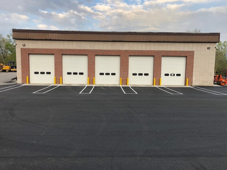 More Photos Of 23 Commerce Rd, Newtown Warehouse For Lease