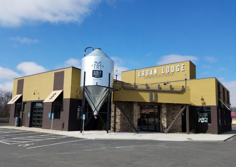 Primary Photo Of 415 N Benton Dr, Sauk Rapids Restaurant For Sale