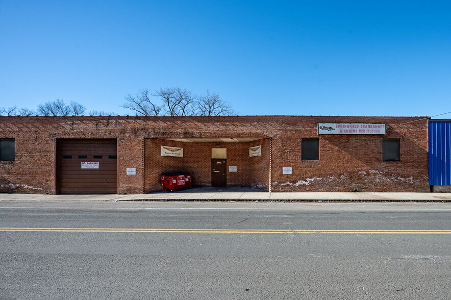 More Photos Of 590-628 Center St, Chicopee Warehouse For Lease