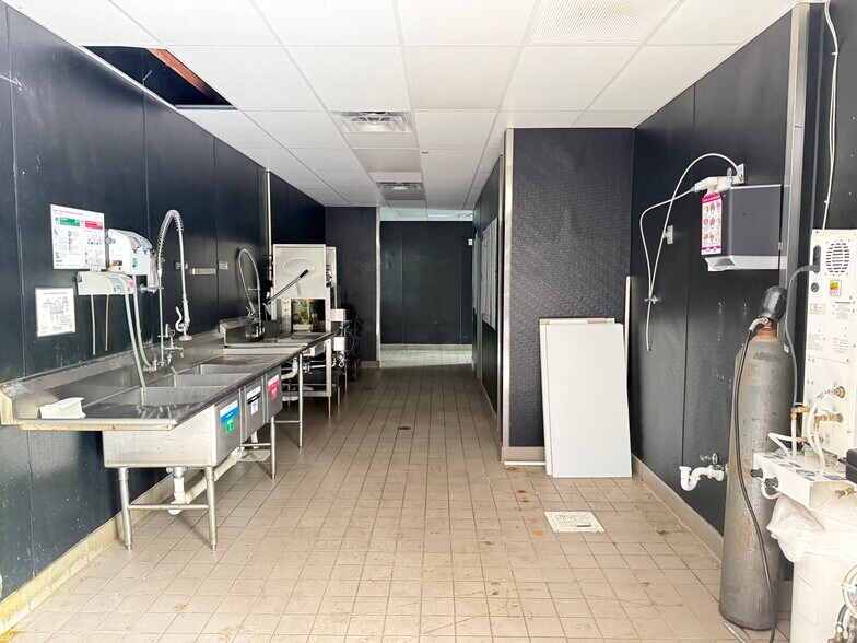 More Photos Of 5320 N Orange Blossom Trl, Orlando Restaurant For Sale