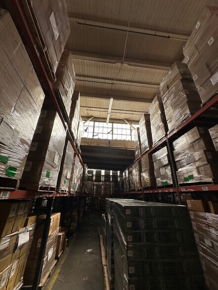 More Photos Of 2801 E 12th St, Los Angeles Warehouse For Lease