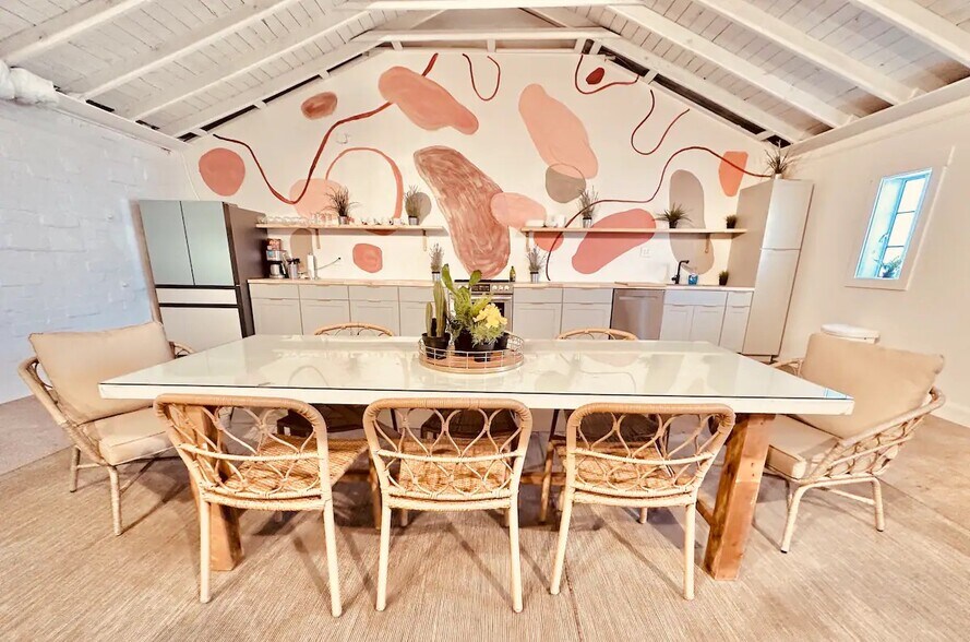 More Photos Of 380 SW Amal Dr, Atlanta Freestanding For Sale