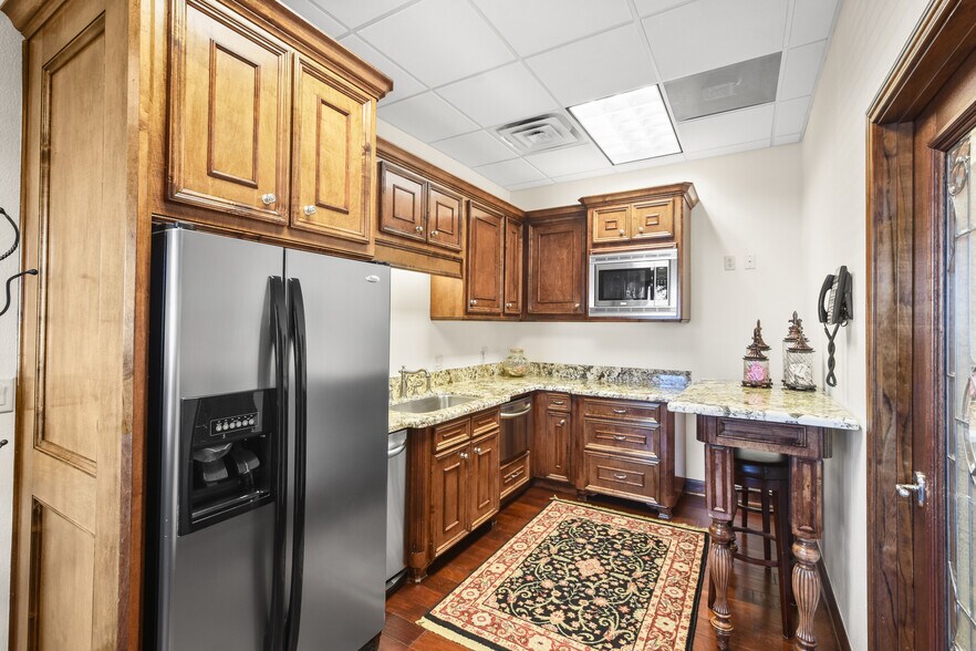 More Photos Of 101 Simonton St, Conroe Loft Creative Space For Lease