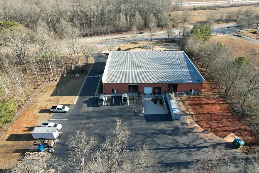 More Photos Of 4052 Thurmon Tanner Rd, Flowery Branch Flex For Lease