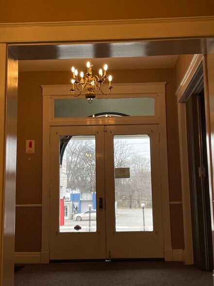 More Photos Of 904 Gallatin Ave, Nashville General Retail For Lease