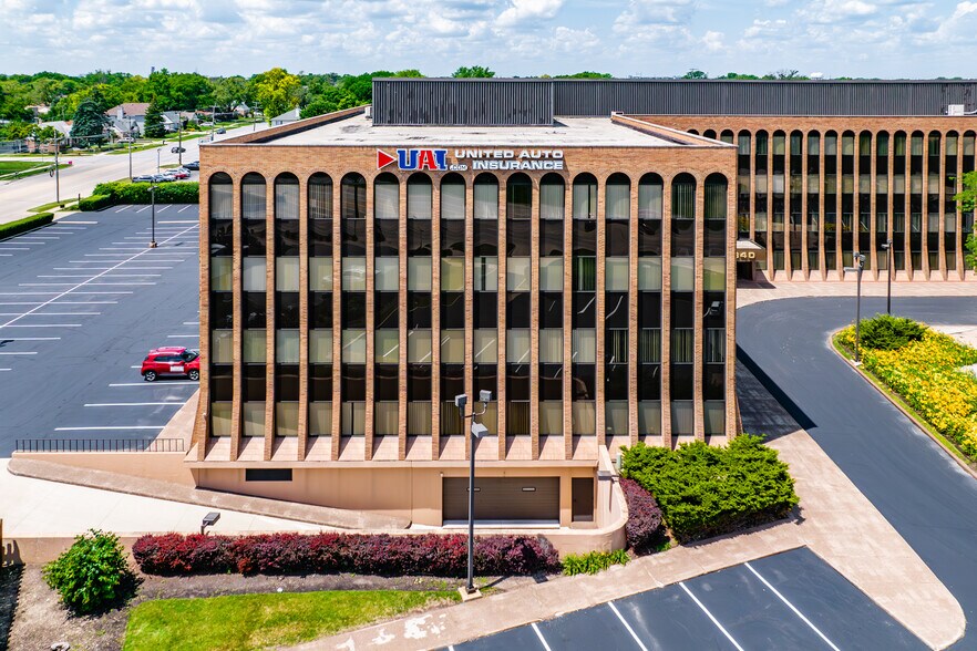 More Photos Of 2340 S River Rd, Des Plaines Office For Lease
