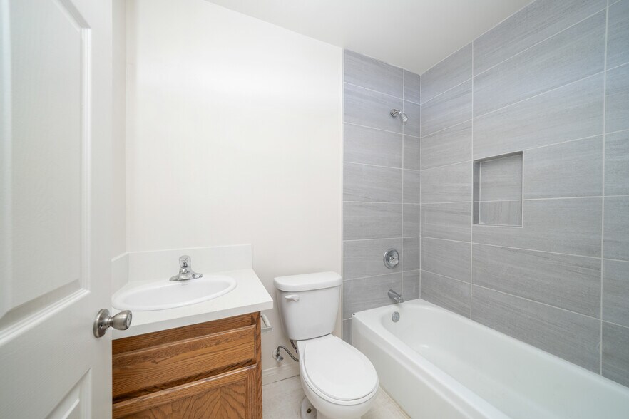 More Photos Of 4651 Cahuenga Blvd, North Hollywood Apartments For Sale