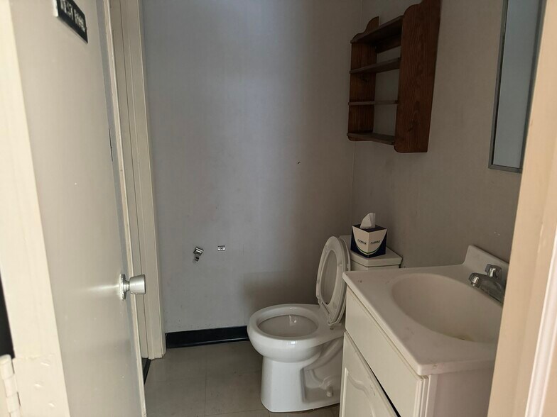 More Photos Of 606 Academy Ave, Dublin Medical For Lease