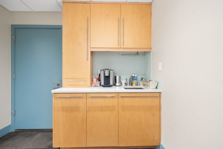 More Photos Of 2239 15th St, Sarasota Warehouse For Sale