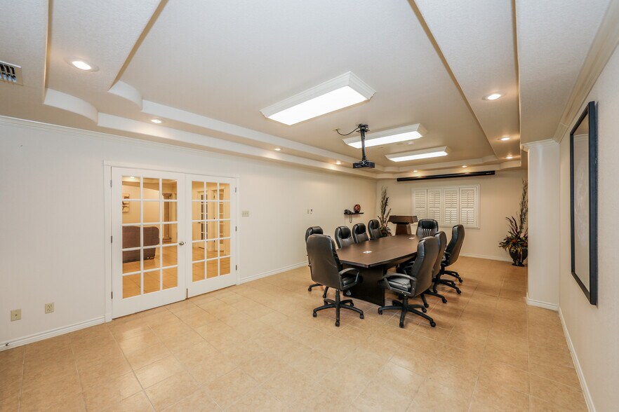 More Photos Of 5809 East Dr, Laredo Warehouse For Sale