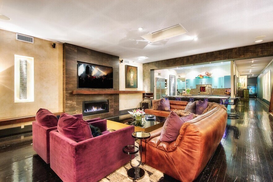 More Photos Of 213 Printers Aly, Nashville General Retail For Sale