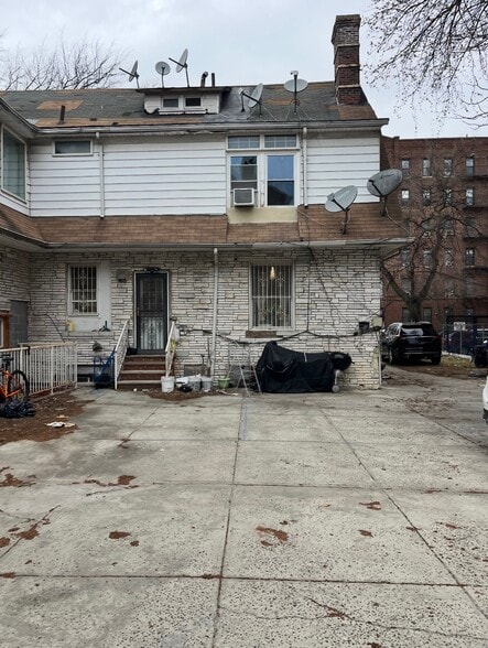 More Photos Of 504 Beverley Rd, Brooklyn Land For Sale