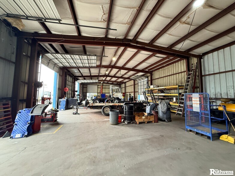 More Photos Of 330 W Brannen Rd, Lakeland Service For Lease