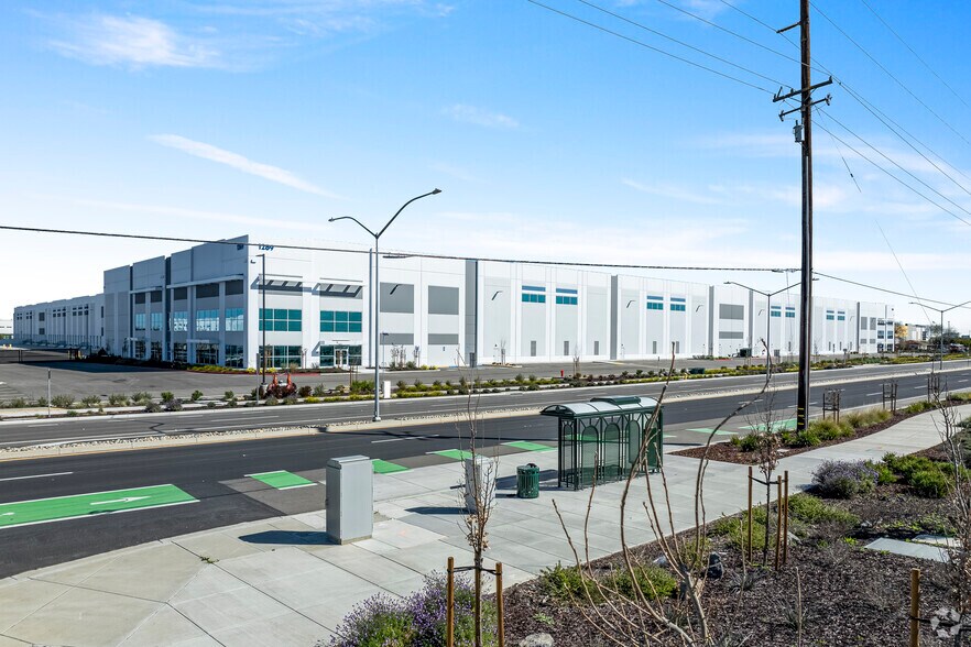 Primary Photo Of 1269 E Grant Line Rd, Tracy Distribution For Lease