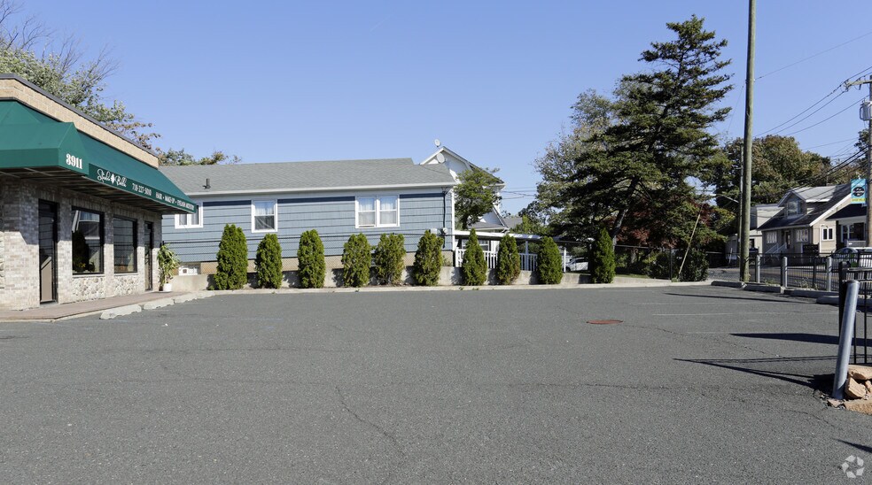 More Photos Of 3911 Amboy Rd, Staten Island Storefront For Lease