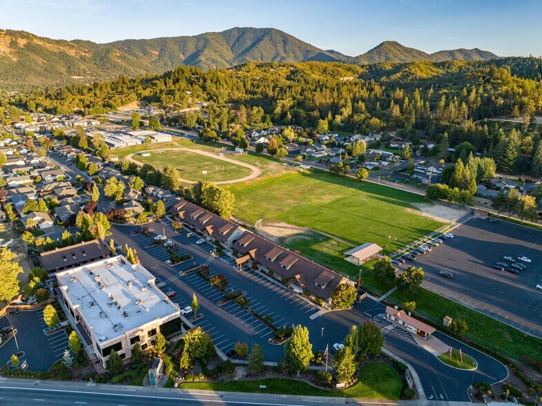 More Photos Of 1879 Williams Hwy, Grants Pass Medical For Sale