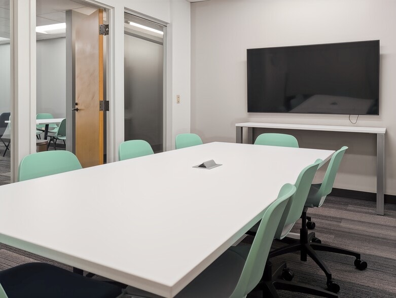 Primary Photo Of 10202 5th Ave NE, Seattle Coworking Space