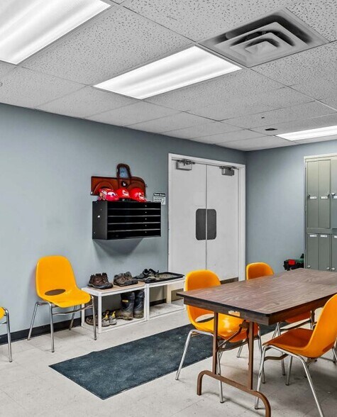 More Photos Of 1099 Guelph St, Kitchener Warehouse For Sale