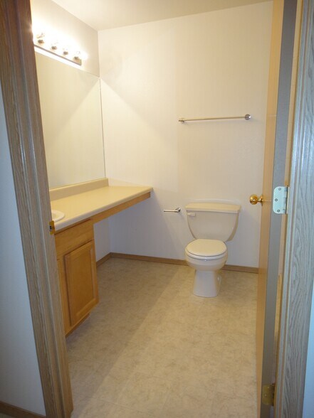 More Photos Of 801 Turner Dr, North Pole Apartments For Sale