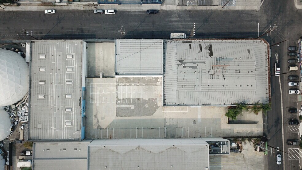 More Photos Of 1100 E 5th St, Los Angeles Warehouse For Lease