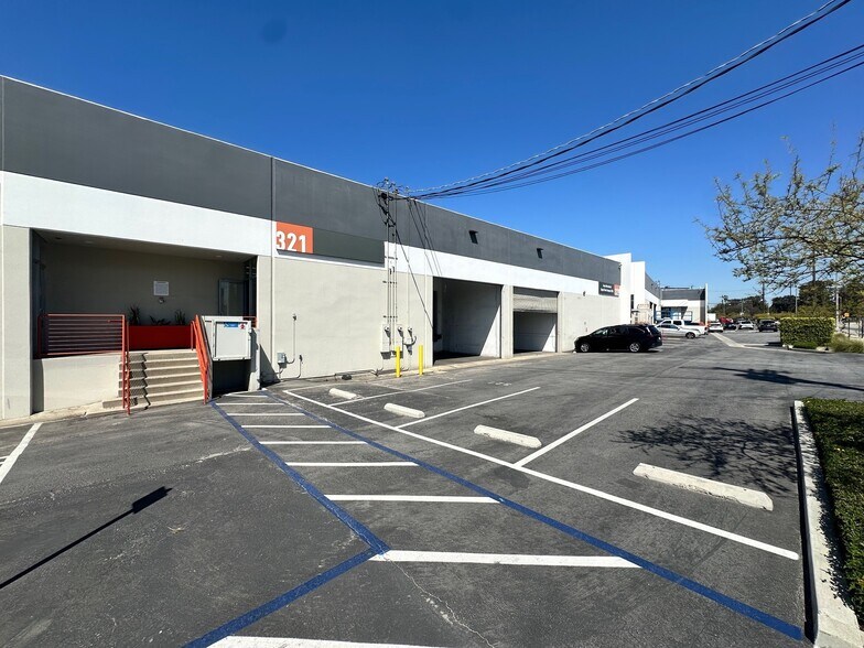 More Photos Of 301-445 N Figueroa St, Wilmington Warehouse For Lease